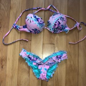 Shade and shore pink floral Bikini🌸🌺💙 (34b top and small bottoms)